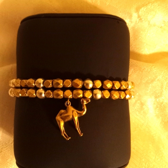 Lucky Brand gold tones beaded stretch bracelet duo camel pendent - Picture 1 of 4
